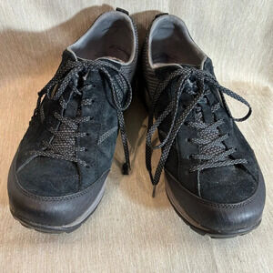DANSKO Size 39 Paisley Waterproof Slip Resistant Lace Up Leather Sneakers Shoes